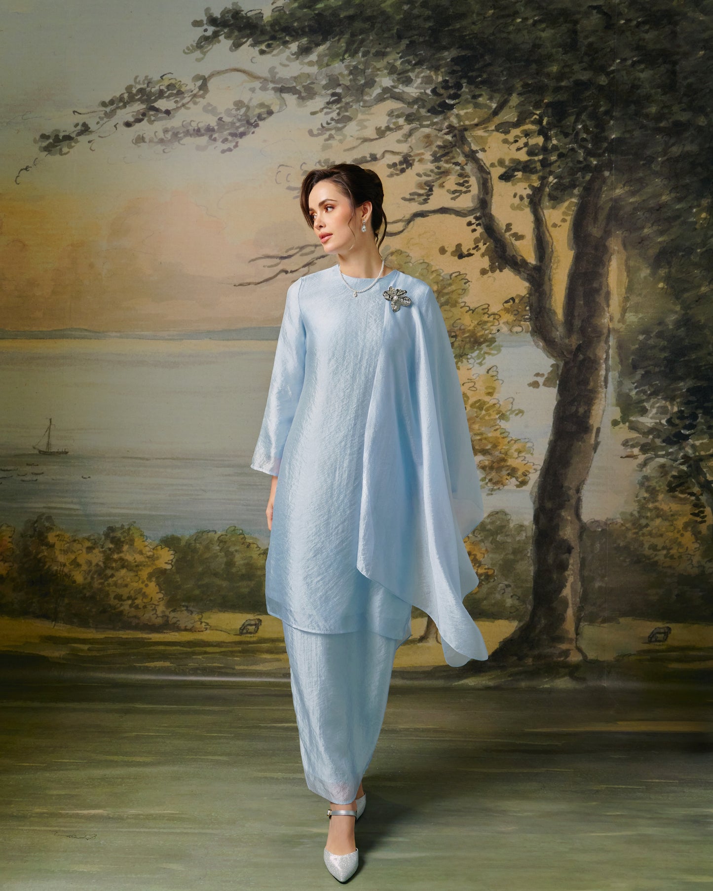 Alara in Diamond Blue