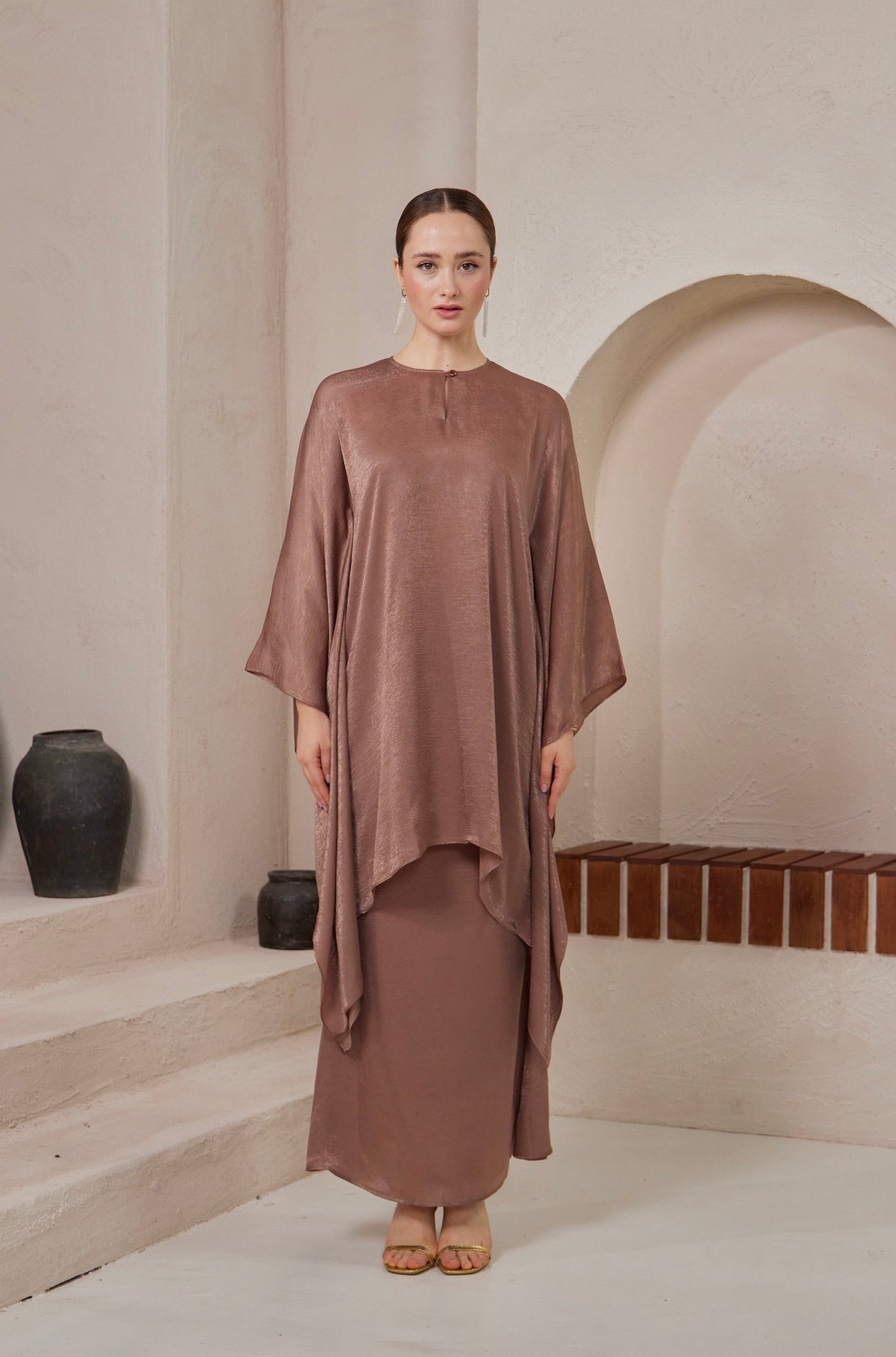 Laura Kurung in Bronze