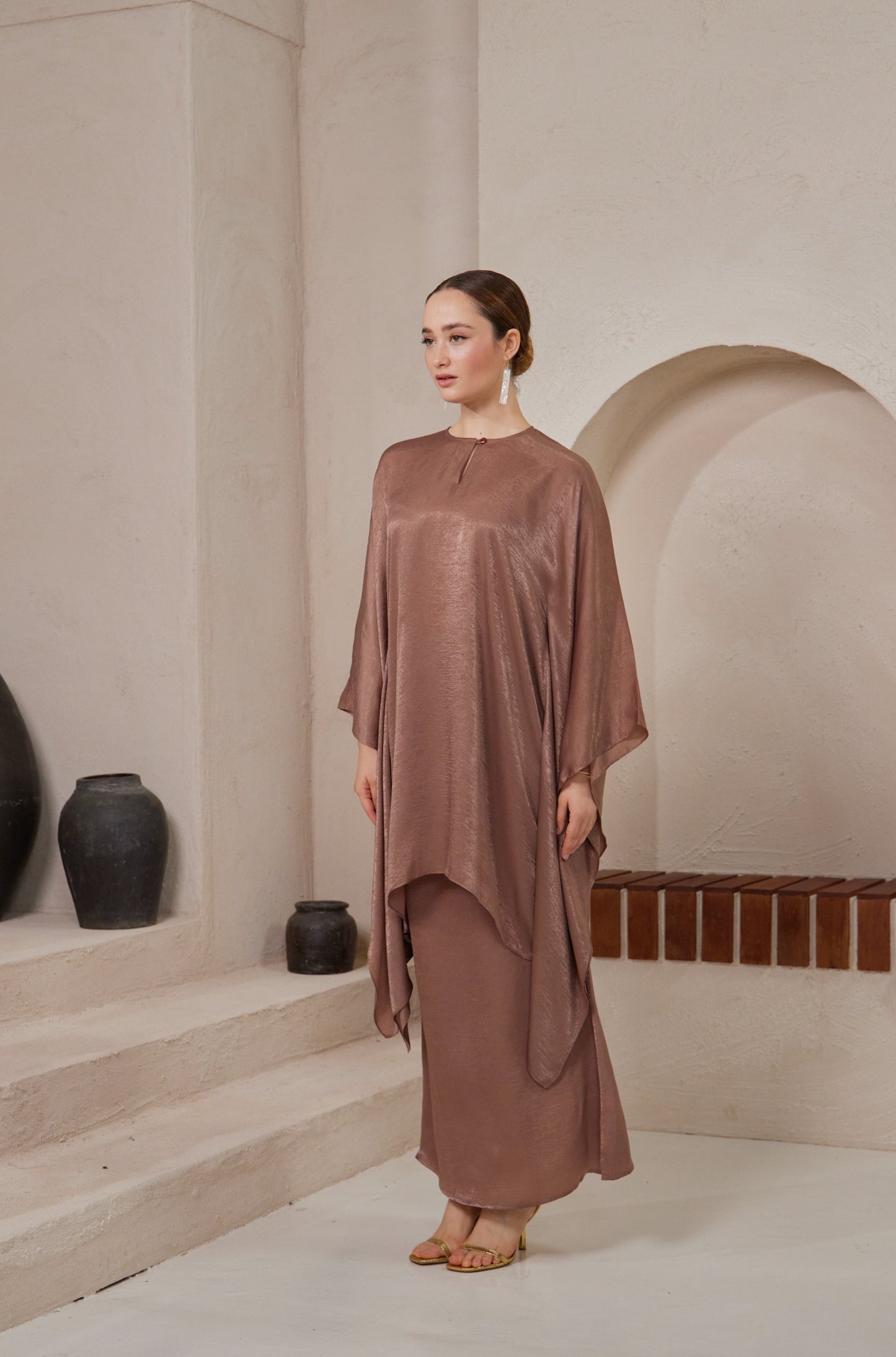 Laura Kurung in Bronze