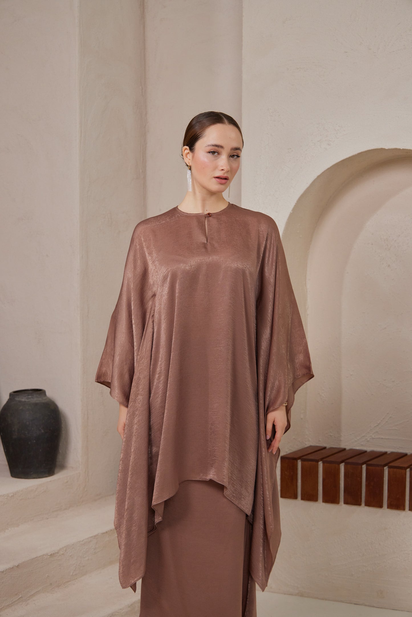 Laura Kurung in Bronze