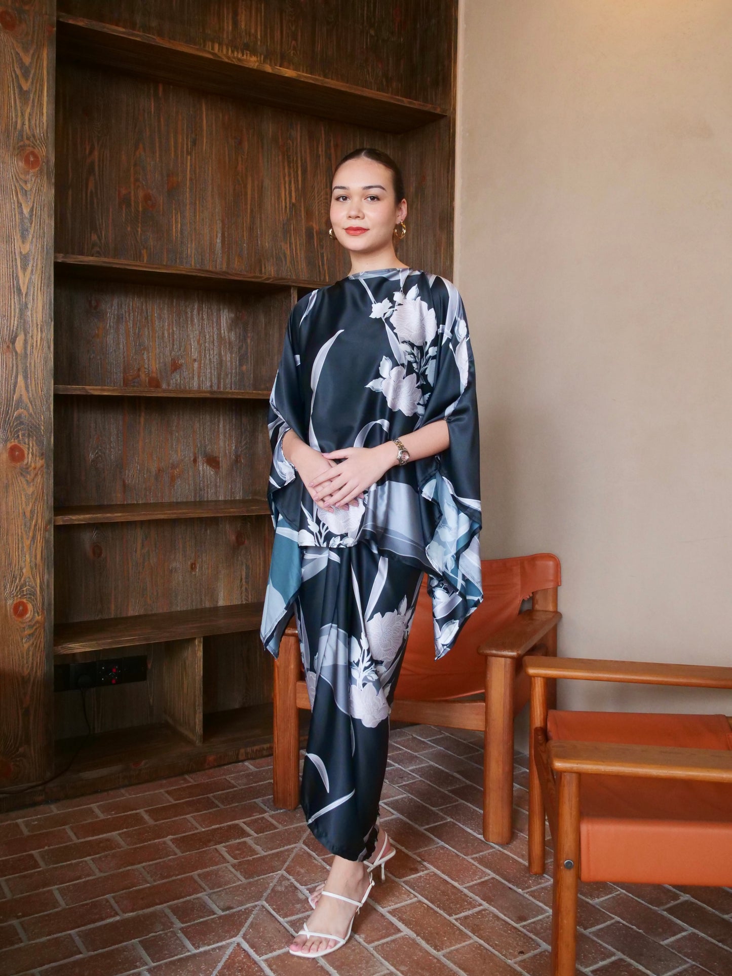 Luna Edisi II in Black