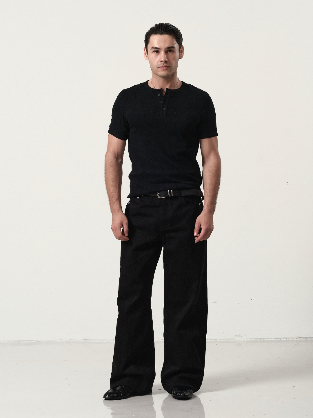 Fitted Henley Tee in Black