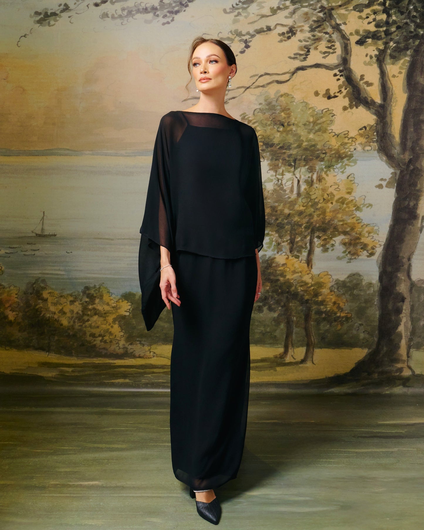 Amelie in Black