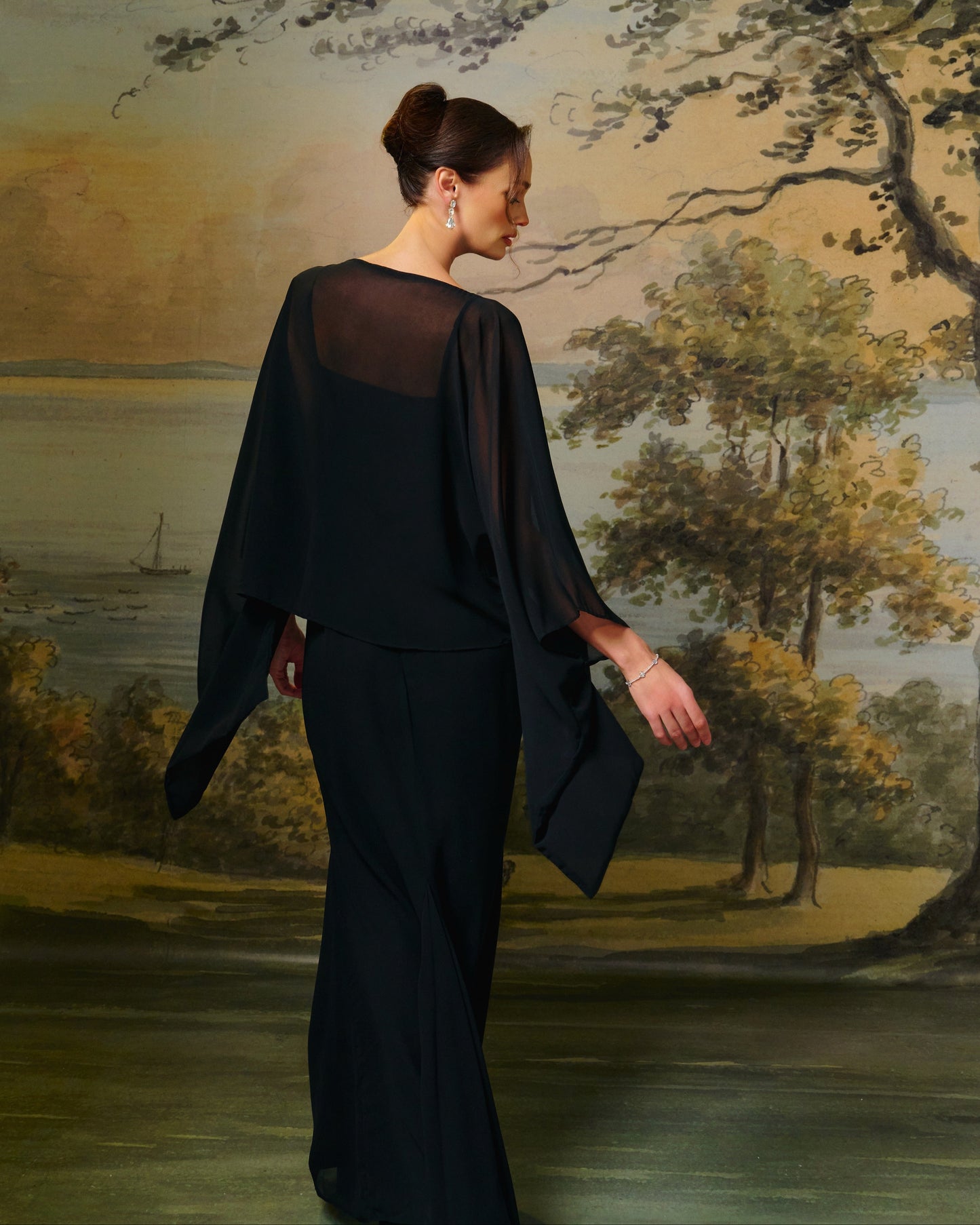 Amelie in Black